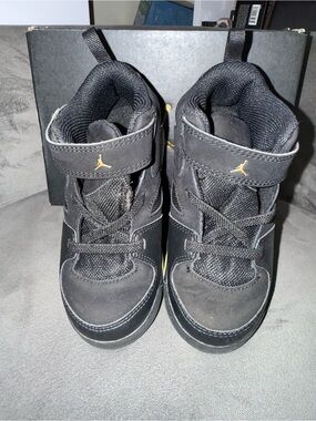 GUC | Jordan Kids Black Sneakers | size 9c